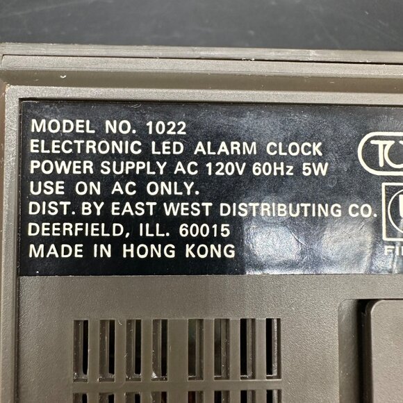 Vintage Digital Alarm Clock TOZAI Solid State Faux Wood Grain 1980s Hong Kong - Picture 8 of 11